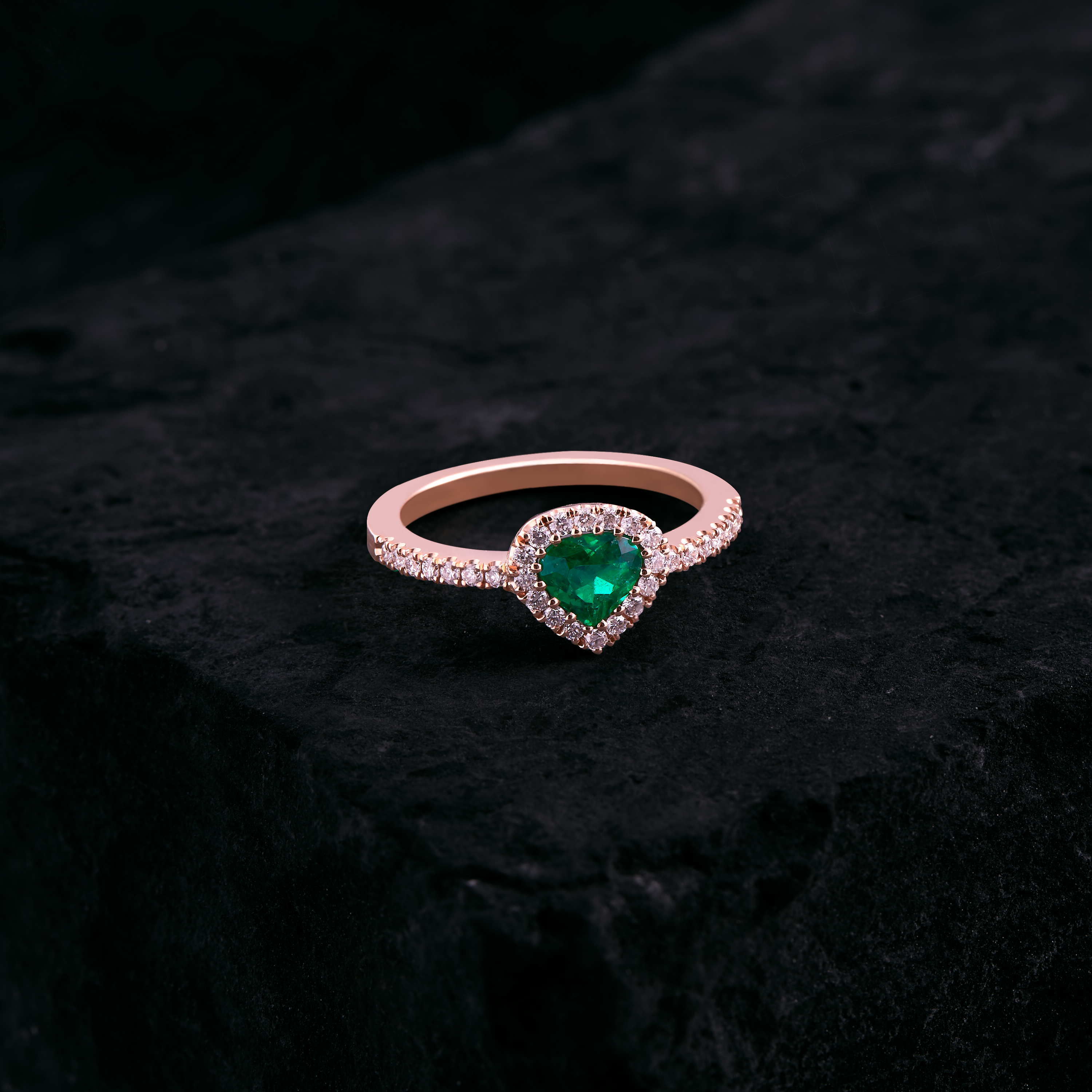 EMERALD HEART RING